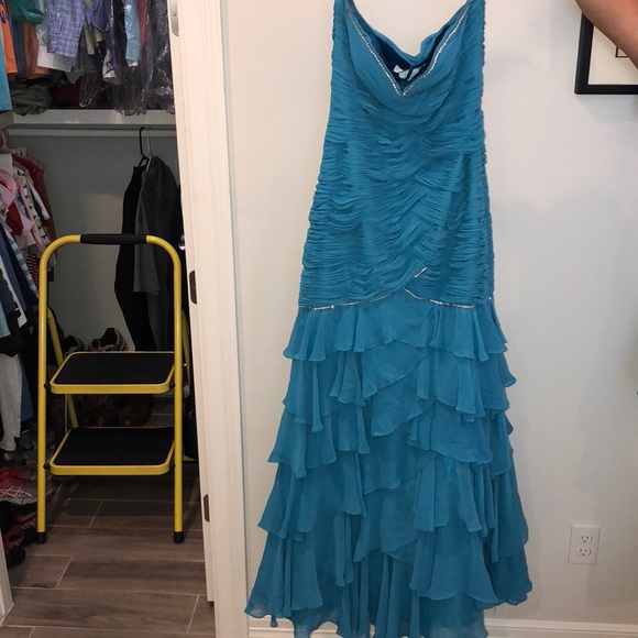 Prom or Pageant Gown - Picture 1 of 6